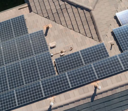 השקעה חכמה: מערכות סולאריות ביתיות