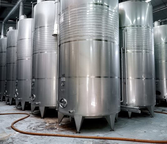 פתרונות אוורור מקצועיים למטבחים תעשייתיים