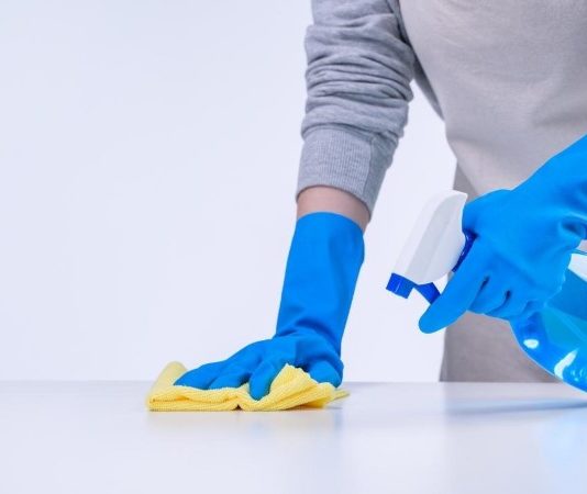 המדריך השלם לניקוי ספות ומזרנים