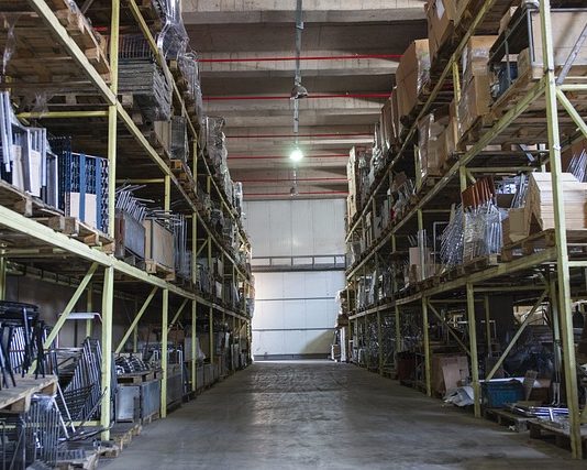 הפתרון המושלם לאחסון: מדפים מודולריים, לחנויות ומידוף למחסן